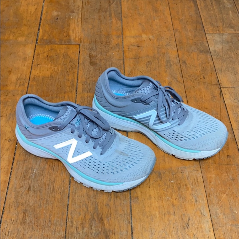 New Balance 860v10 sneakers size 8